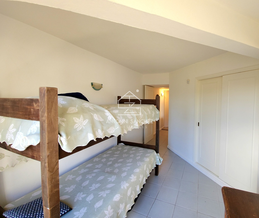 Apartamento ID.1394 - Apartamento 3 dormitorios primera linea frente al mar Playa Mansa Pinares con piscina y cochera