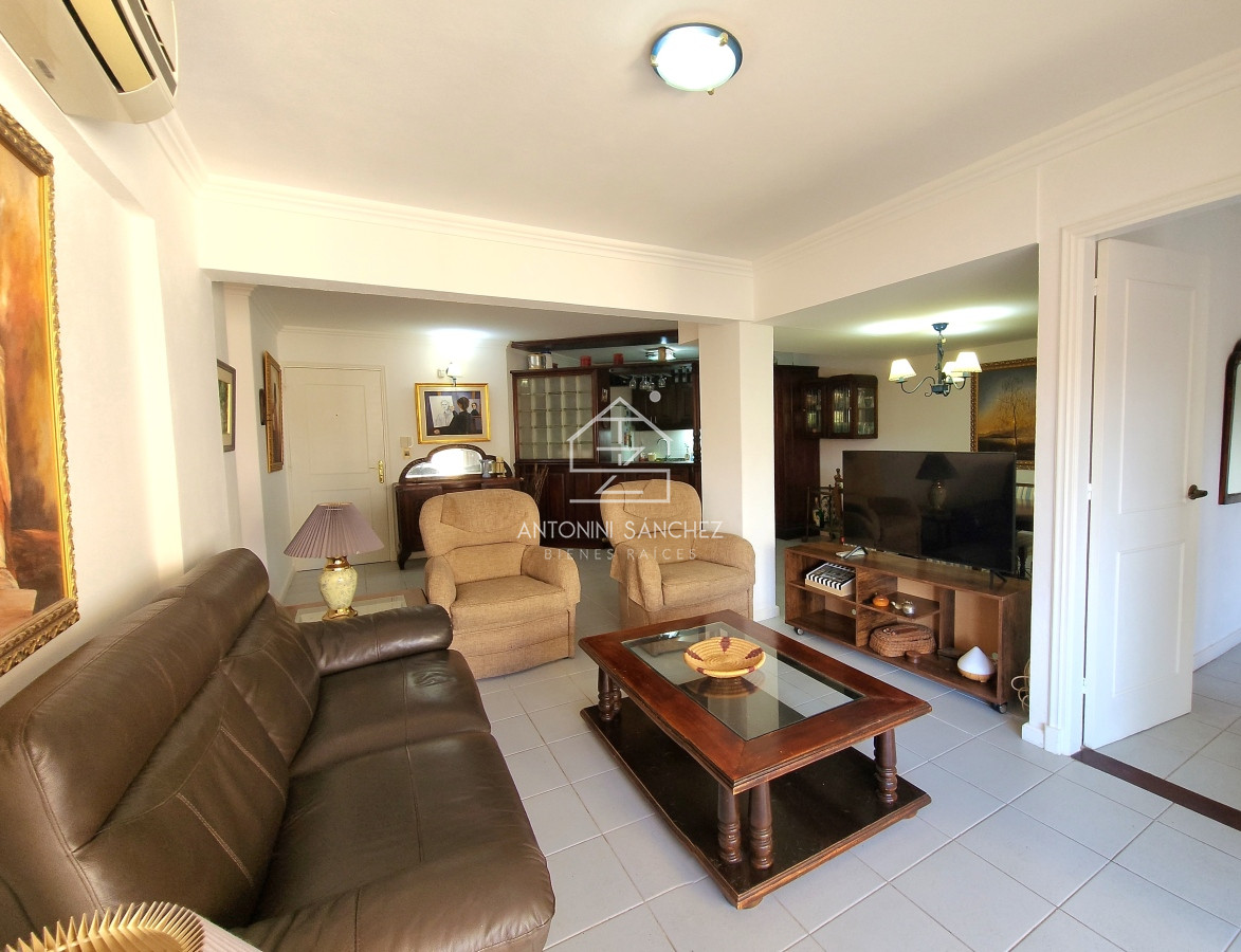 Apartamento ID.1394 - Apartamento 3 dormitorios primera linea frente al mar Playa Mansa Pinares con piscina y cochera