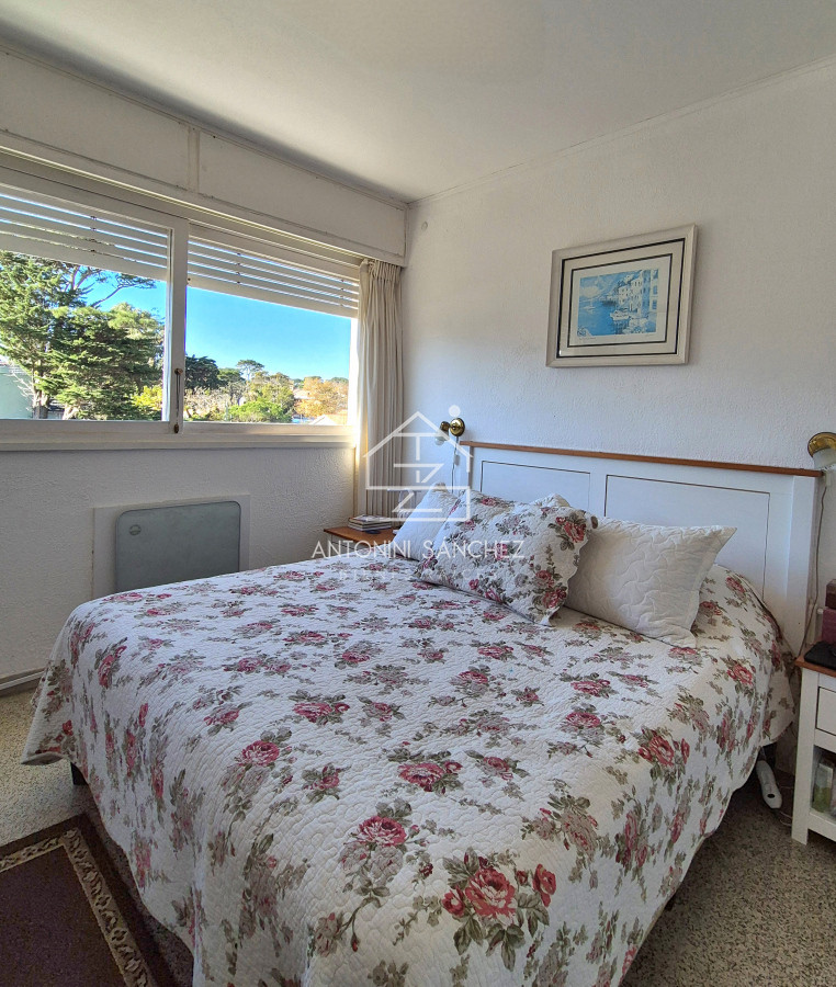 Apartamento ID.2389 - Apartamento 1 dormitorio en venta con vista al Mar edificio primera línea Playa Mansa Punta del Este