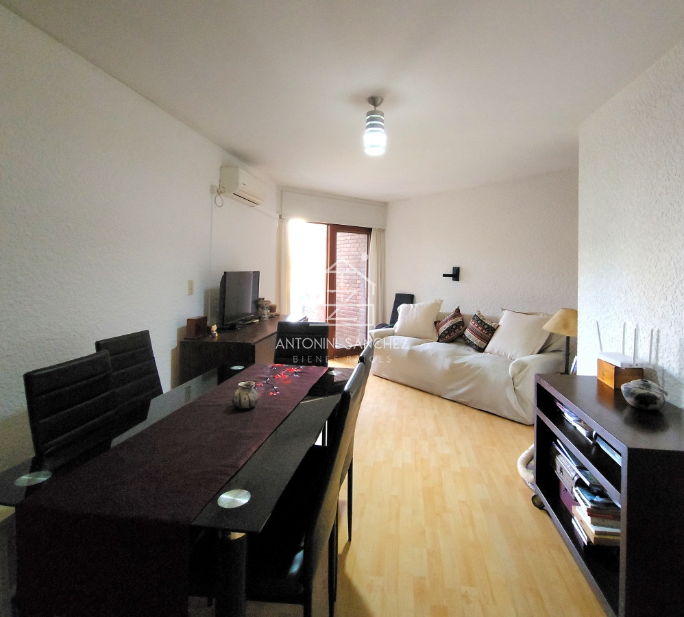 Apartamento ID.2713 - Oportunidad 2 dormitorios 2 baños terraza cochera y estufa a leña Aidy Grill Punta del Este