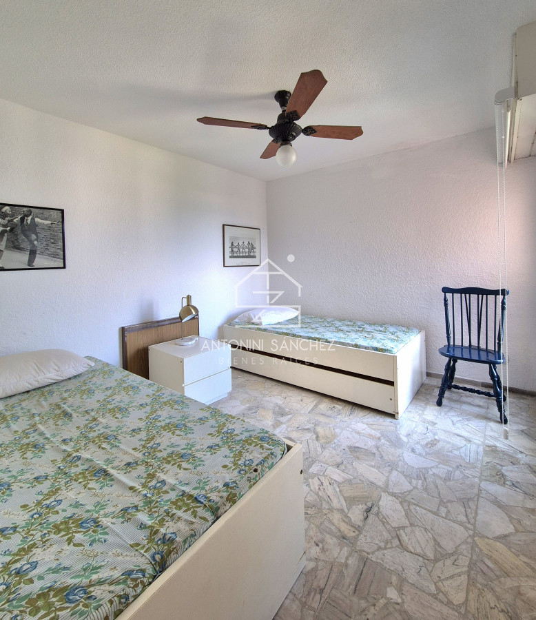 Apartamento ID.2360 - Apartamento 2 dormitorios reciclado garage vista al mar primera linea Playa Mansa Punta del Este