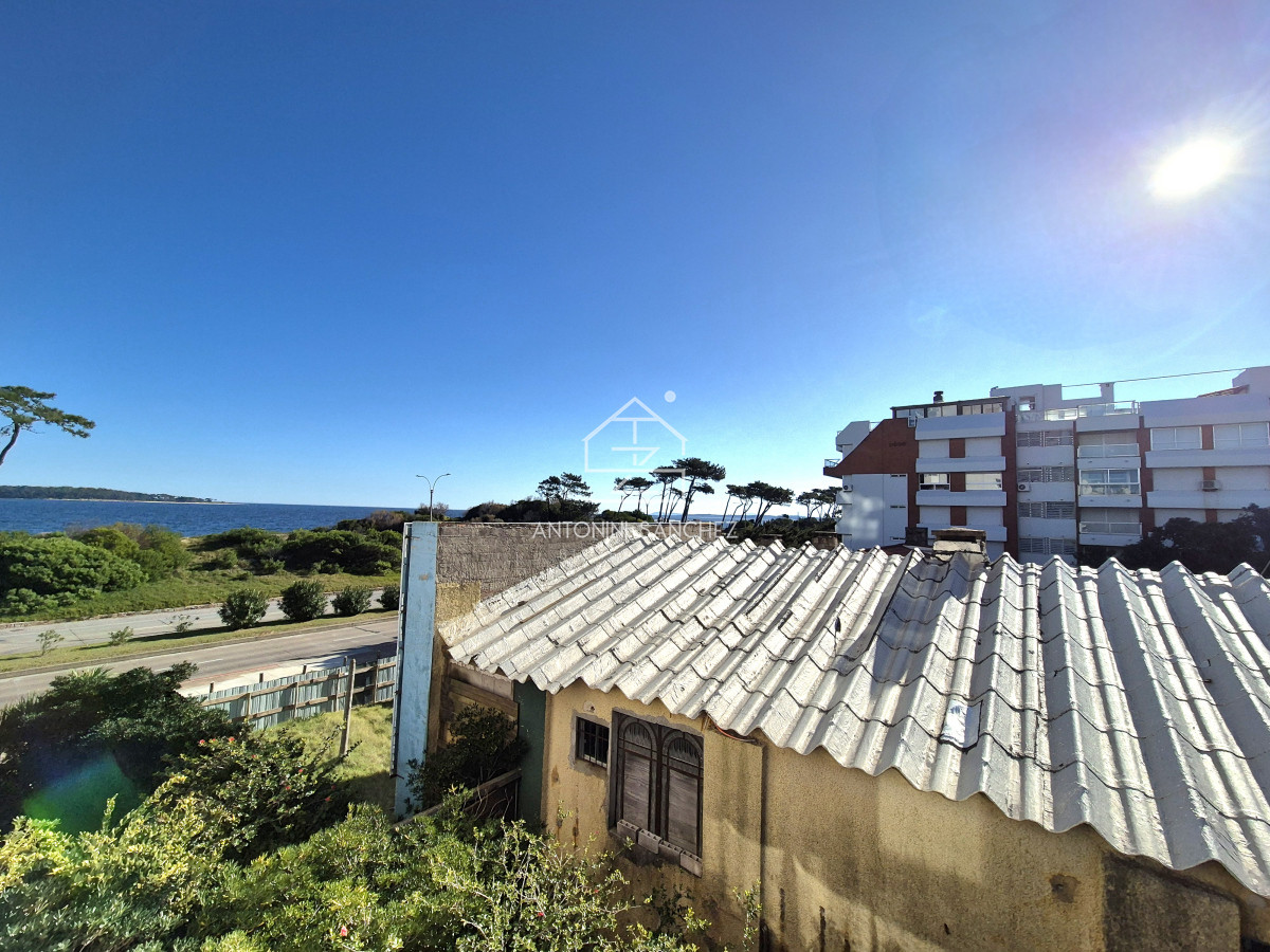 Apartamento ID.2389 - Apartamento 1 dormitorio en venta con vista al Mar edificio primera línea Playa Mansa Punta del Este