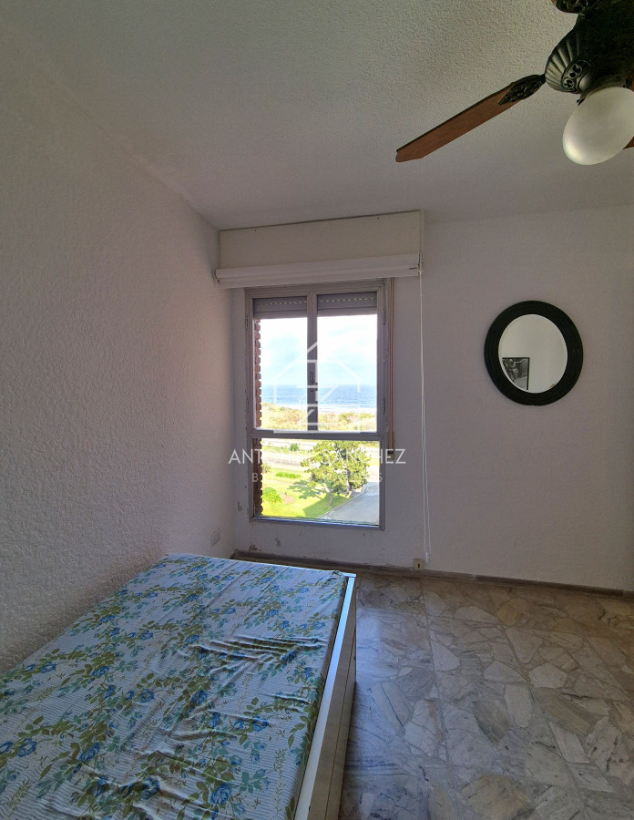 Apartamento ID.2360 - Apartamento 2 dormitorios reciclado garage vista al mar primera linea Playa Mansa Punta del Este