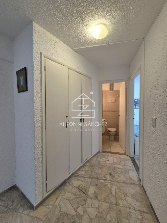 Apartamento ID.2360 - Apartamento 2 dormitorios reciclado garage vista al mar primera linea Playa Mansa Punta del Este