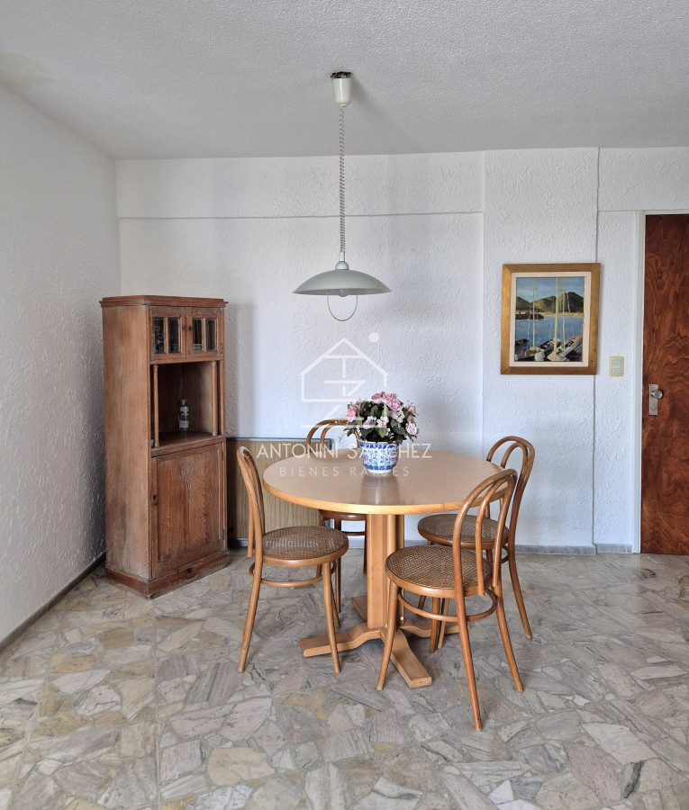 Apartamento ID.2360 - Apartamento 2 dormitorios reciclado garage vista al mar primera linea Playa Mansa Punta del Este