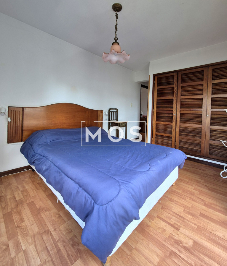 Apartamento ID.2992 - Apartamento 2 dormitorios Vista infinita al mar primera línea con estufa a leña esquinero al oeste garage Playa Mansa Punta del Este