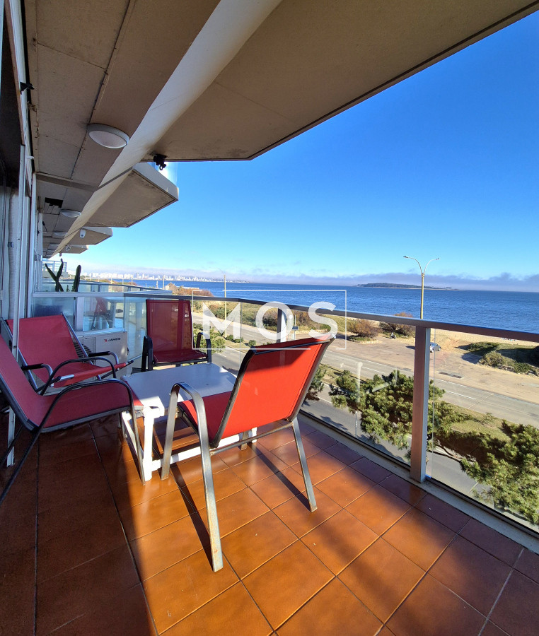 Apartamento ID.2992 - Apartamento 2 dormitorios Vista infinita al mar primera línea con estufa a leña esquinero al oeste garage Playa Mansa Punta del Este