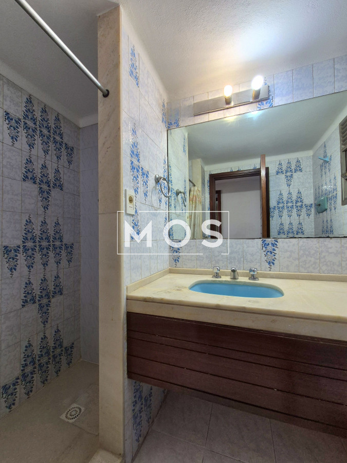 Apartamento ID.2992 - Apartamento 2 dormitorios Vista infinita al mar primera línea con estufa a leña esquinero al oeste garage Playa Mansa Punta del Este