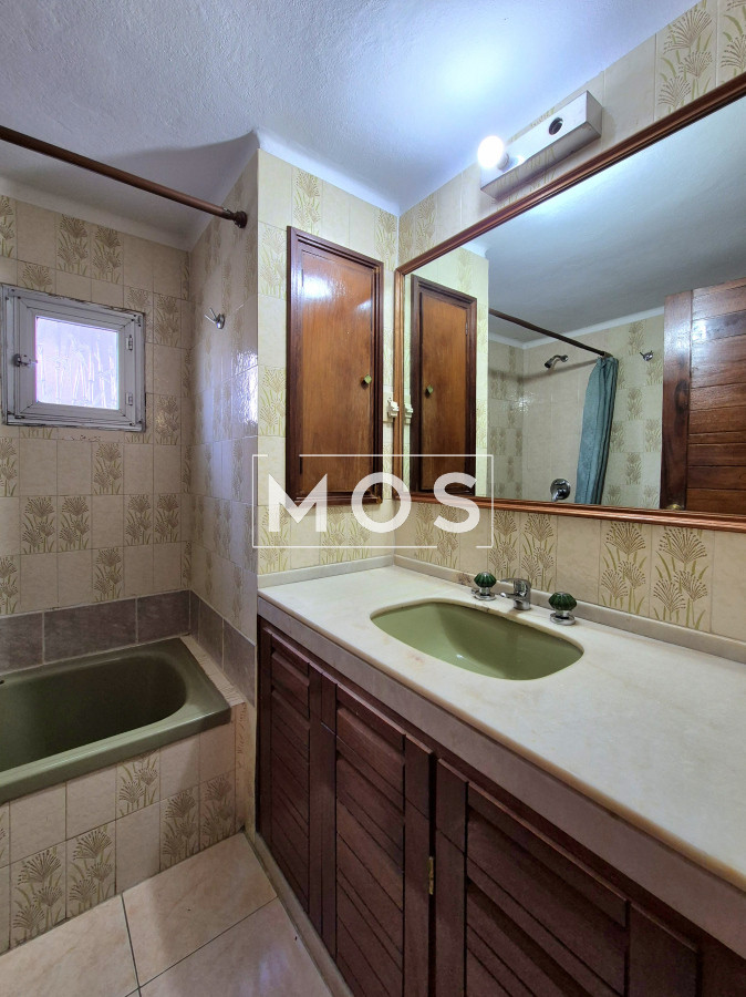 Apartamento ID.2992 - Apartamento 2 dormitorios Vista infinita al mar primera línea con estufa a leña esquinero al oeste garage Playa Mansa Punta del Este