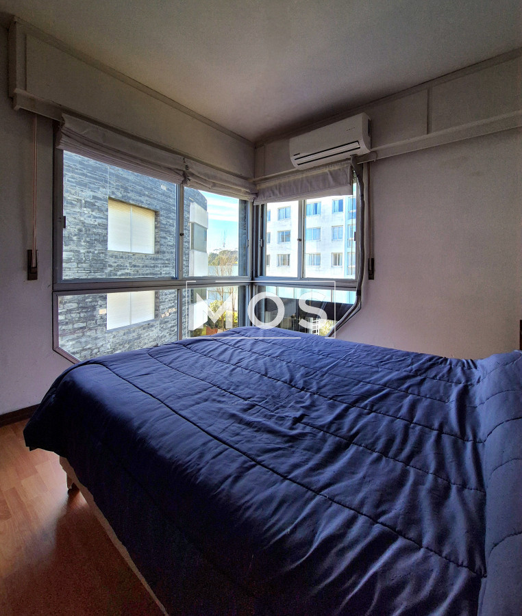 Apartamento ID.2992 - Apartamento 2 dormitorios Vista infinita al mar primera línea con estufa a leña esquinero al oeste garage Playa Mansa Punta del Este