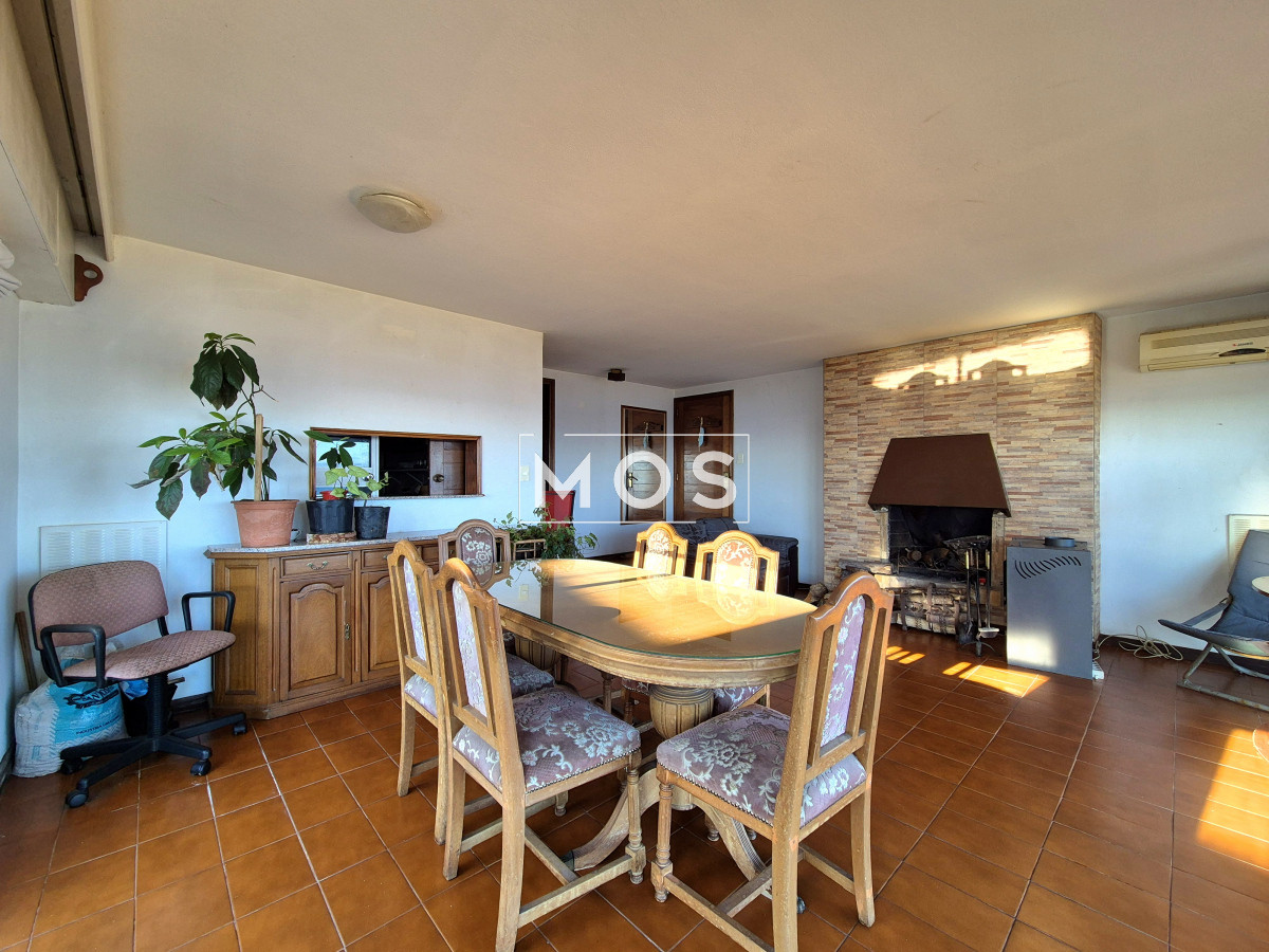 Apartamento ID.2992 - Apartamento 2 dormitorios Vista infinita al mar primera línea con estufa a leña esquinero al oeste garage Playa Mansa Punta del Este