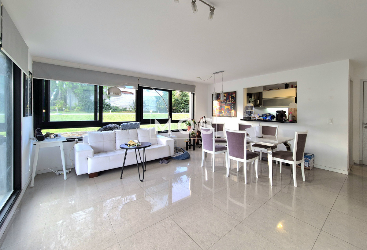 Apartamento ID.2818 - Oportunidad Apartamento 2 dormitorios moderno gran terraza cochera piscina Playa Mansa Punta del Este