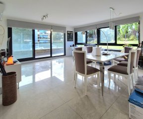 Oportunidad Apartamento 2 dormitorios moderno gran terraza cochera piscina Playa Mansa Punta del Este