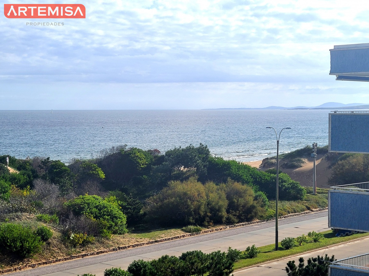 Apartamento ID.583 - Oportunidad apartamento en venta vista al mar terraza parrillero Playa Mansa