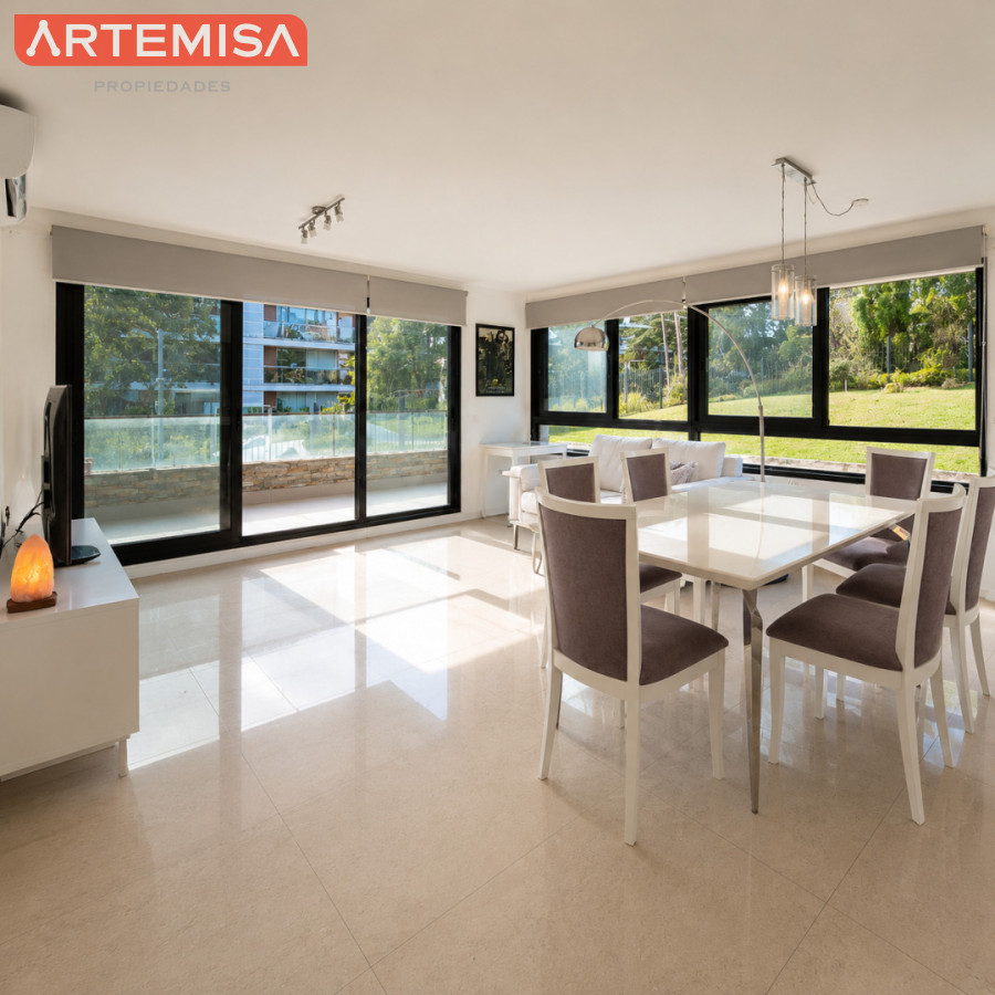 Apartamento ID.838 - Oportunidad Apartamento 2 dormitorios moderno gran terraza cochera piscina Playa Mansa Punta del Este