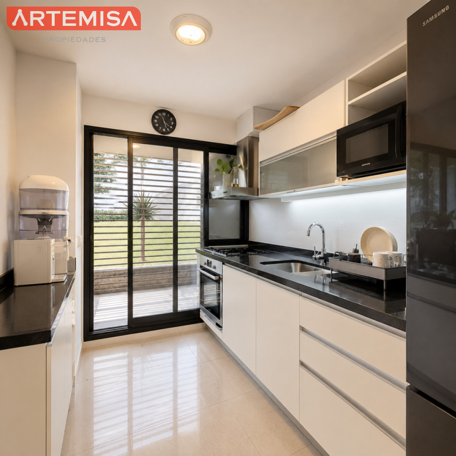 Apartamento ID.838 - Oportunidad Apartamento 2 dormitorios moderno gran terraza cochera piscina Playa Mansa Punta del Este