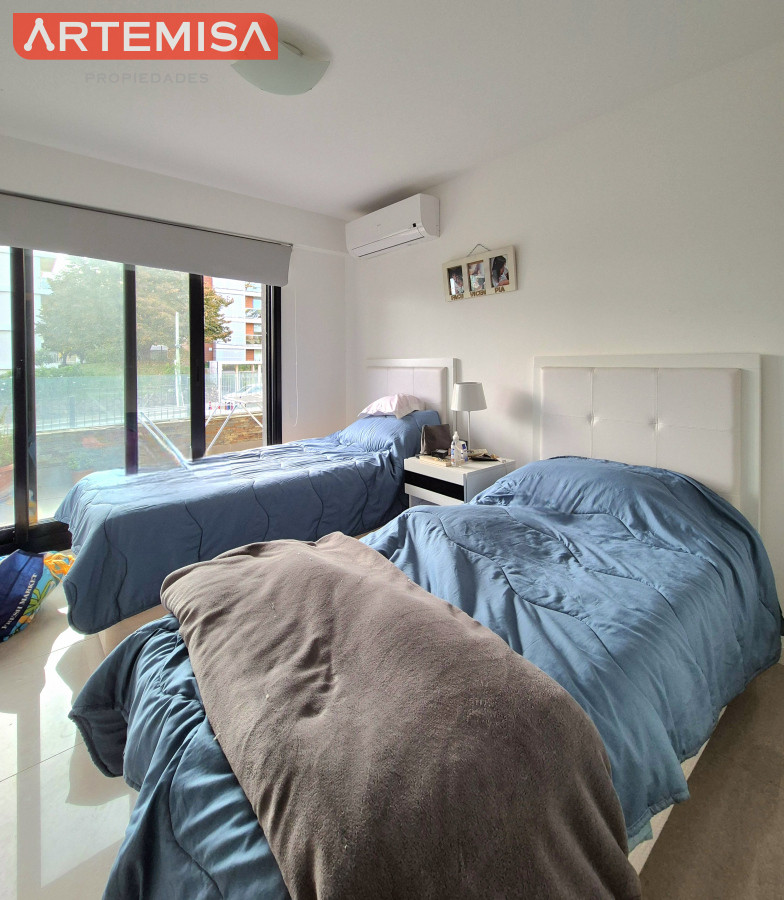 Apartamento ID.838 - Oportunidad Apartamento 2 dormitorios moderno gran terraza cochera piscina Playa Mansa Punta del Este