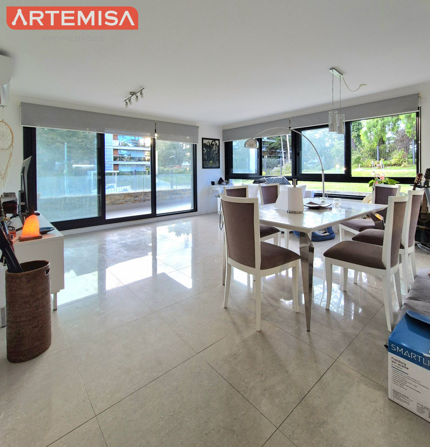Apartamento ID.838 - Oportunidad Apartamento 2 dormitorios moderno gran terraza cochera piscina Playa Mansa Punta del Este