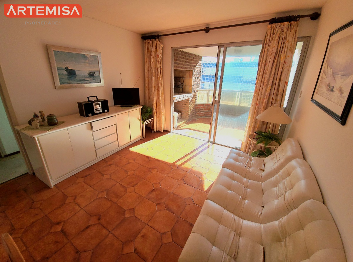 Apartamento ID.583 - Oportunidad apartamento en venta vista al mar terraza parrillero Playa Mansa
