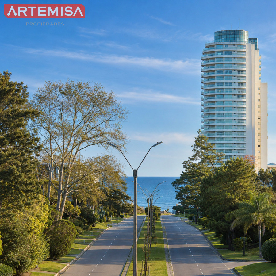 Apartamento ID.838 - Oportunidad Apartamento 2 dormitorios moderno gran terraza cochera piscina Playa Mansa Punta del Este