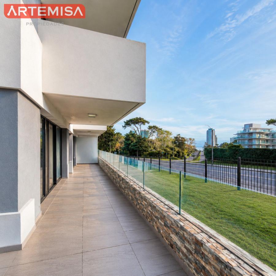Apartamento ID.838 - Oportunidad Apartamento 2 dormitorios moderno gran terraza cochera piscina Playa Mansa Punta del Este