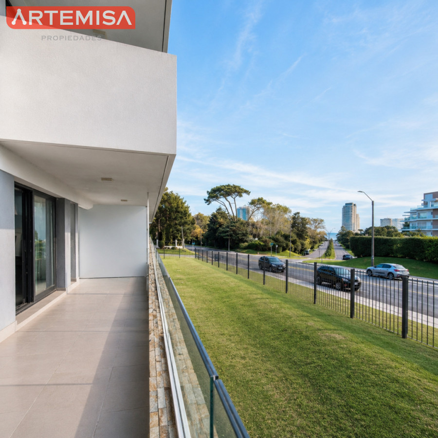 Apartamento ID.838 - Oportunidad Apartamento 2 dormitorios moderno gran terraza cochera piscina Playa Mansa Punta del Este