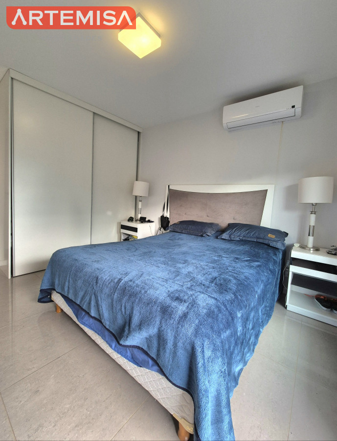 Apartamento ID.838 - Oportunidad Apartamento 2 dormitorios moderno gran terraza cochera piscina Playa Mansa Punta del Este