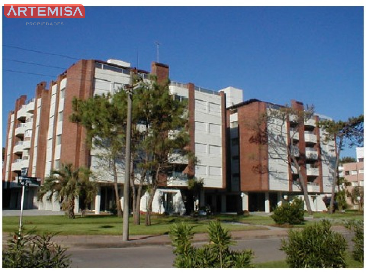 Apartamento ID.583 - Oportunidad apartamento en venta vista al mar terraza parrillero Playa Mansa