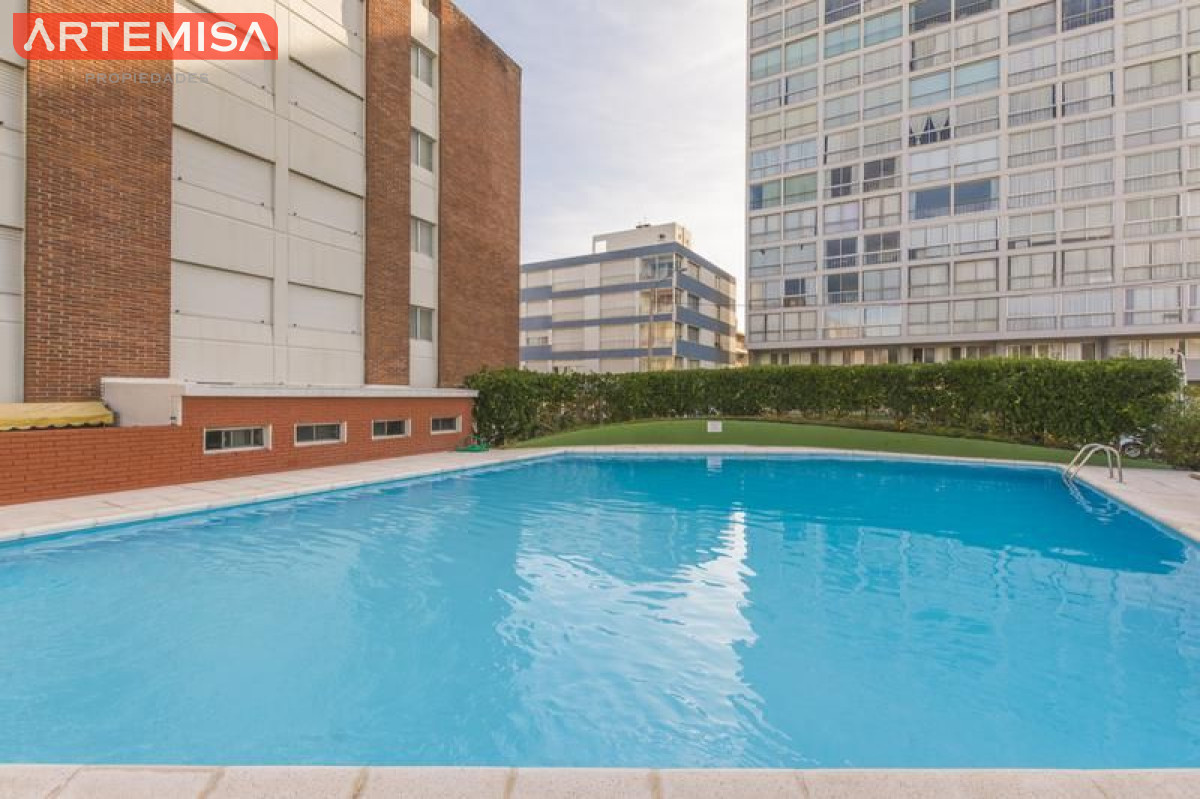 Apartamento ID.583 - Oportunidad apartamento en venta vista al mar terraza parrillero Playa Mansa