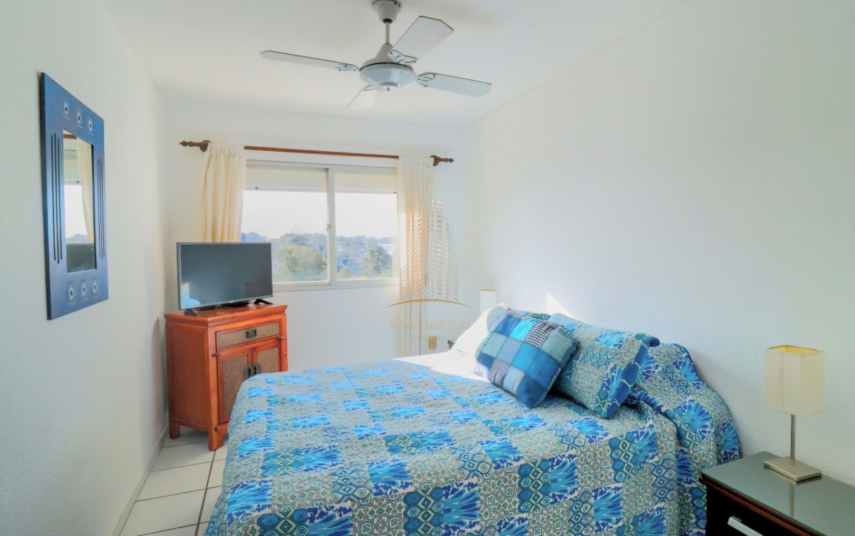 Apartamento ID.505 - Apartamento 2 dormitorios con garage y servicios Punta del Este