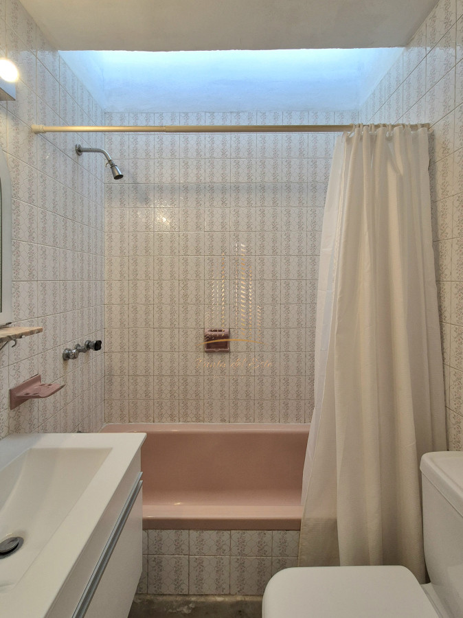 Apartamento ID.875 - Oportunidad venta casa 2 dormitorios Playa Mansa cochera y parrillero