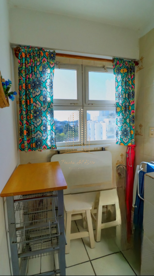 Apartamento ID.505 - Apartamento 2 dormitorios con garage y servicios Punta del Este