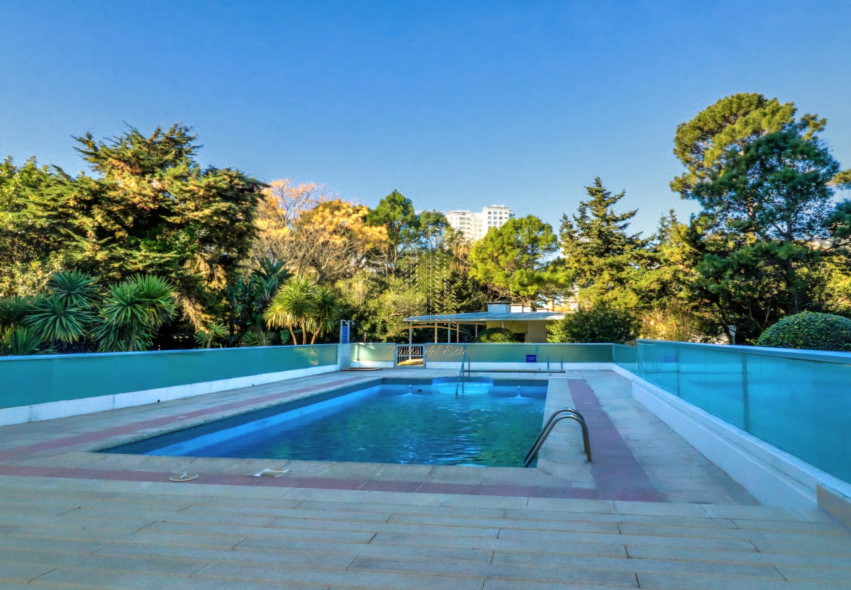 Apartamento ID.505 - Apartamento 2 dormitorios con garage y servicios Punta del Este