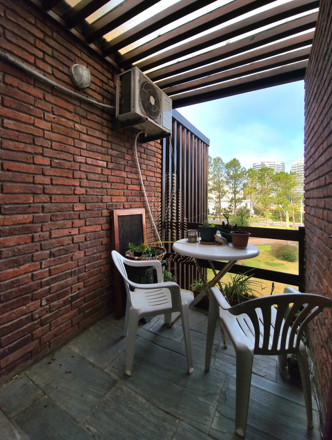 Apartamento ID.500 - Apartamento en venta de 2 dormitorios 2 baños terraza cochera y estufa a leña Aidy Grill Punta del Este