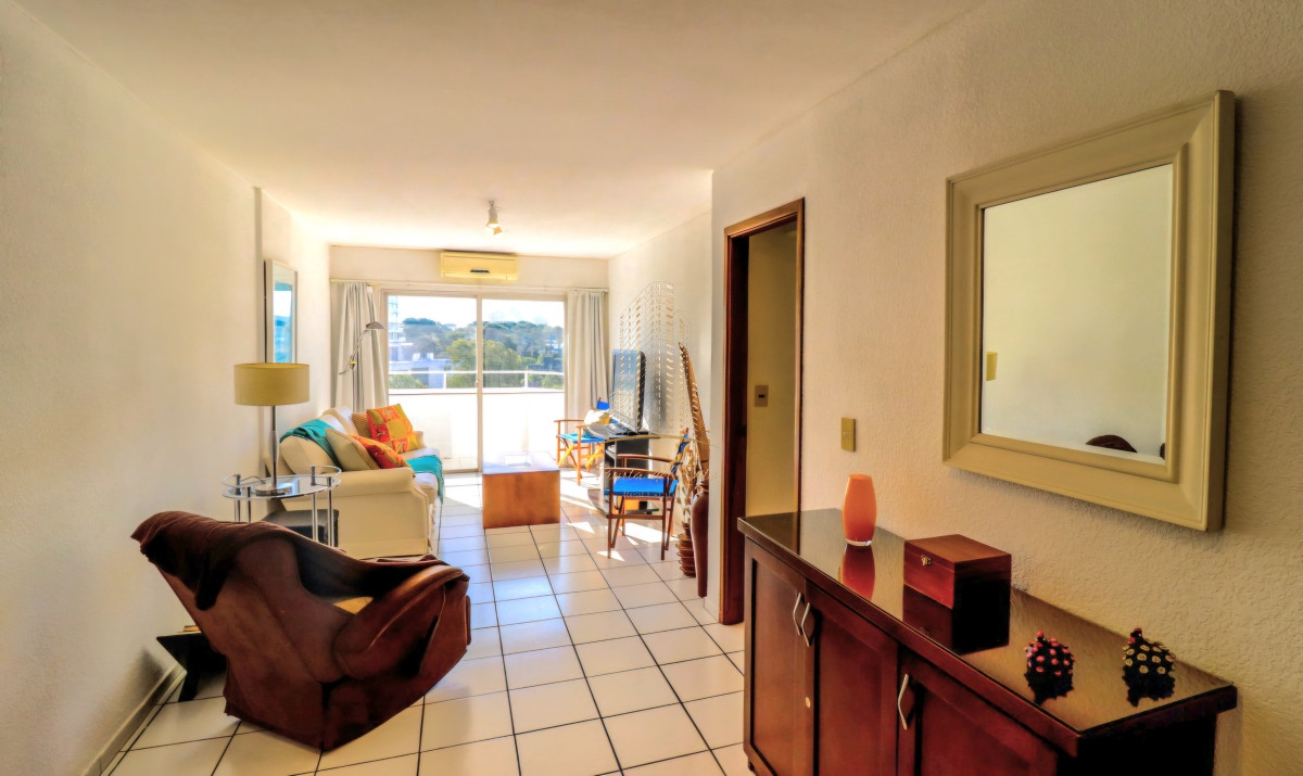 Apartamento ID.505 - Apartamento 2 dormitorios con garage y servicios Punta del Este