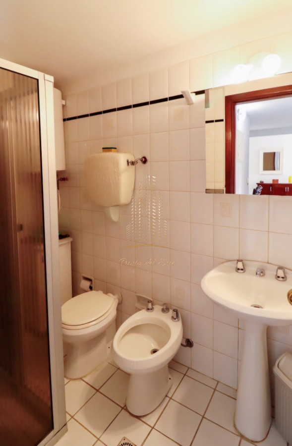 Apartamento ID.505 - Apartamento 2 dormitorios con garage y servicios Punta del Este