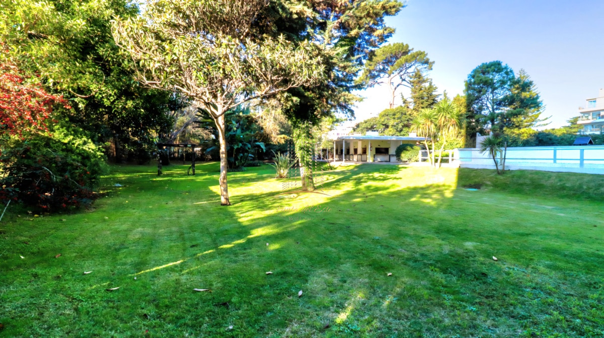 Apartamento ID.505 - Apartamento 2 dormitorios con garage y servicios Punta del Este