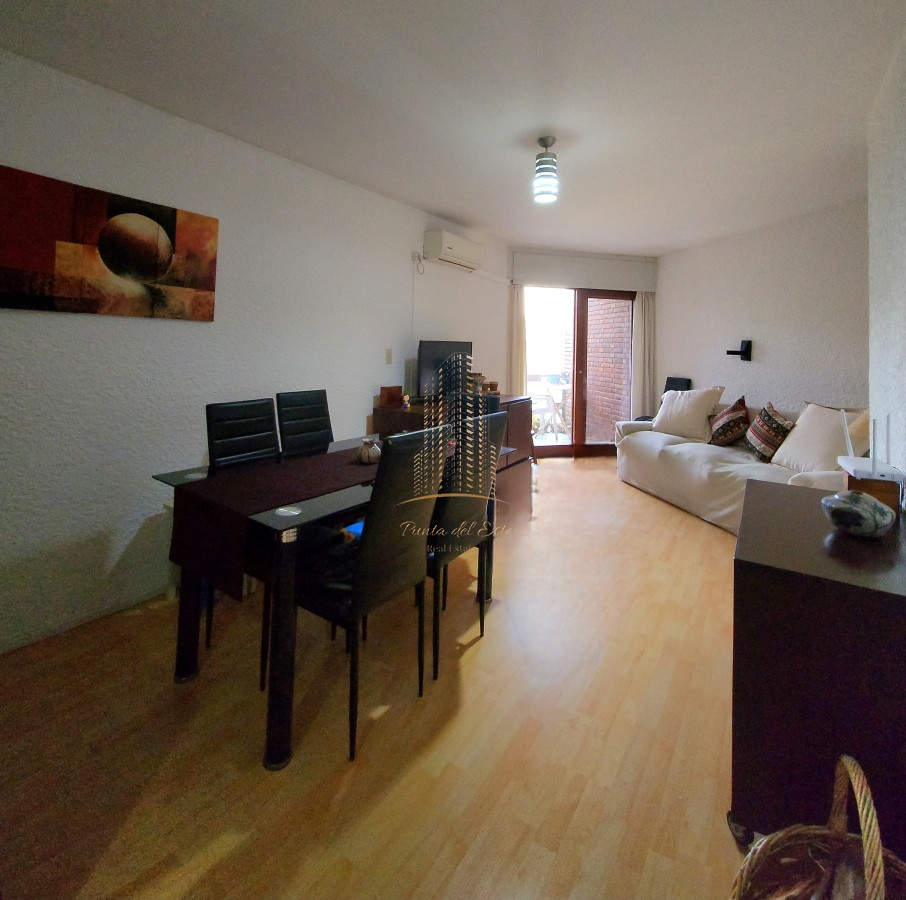 Apartamento ID.500 - Apartamento en venta de 2 dormitorios 2 baños terraza cochera y estufa a leña Aidy Grill Punta del Este