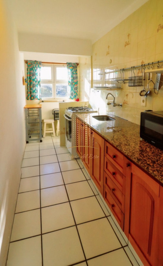 Apartamento ID.505 - Apartamento 2 dormitorios con garage y servicios Punta del Este