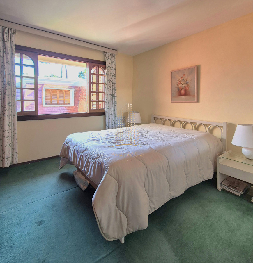 Apartamento ID.875 - Oportunidad venta casa 2 dormitorios Playa Mansa cochera y parrillero