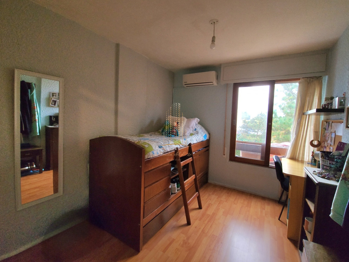 Apartamento ID.500 - Apartamento en venta de 2 dormitorios 2 baños terraza cochera y estufa a leña Aidy Grill Punta del Este