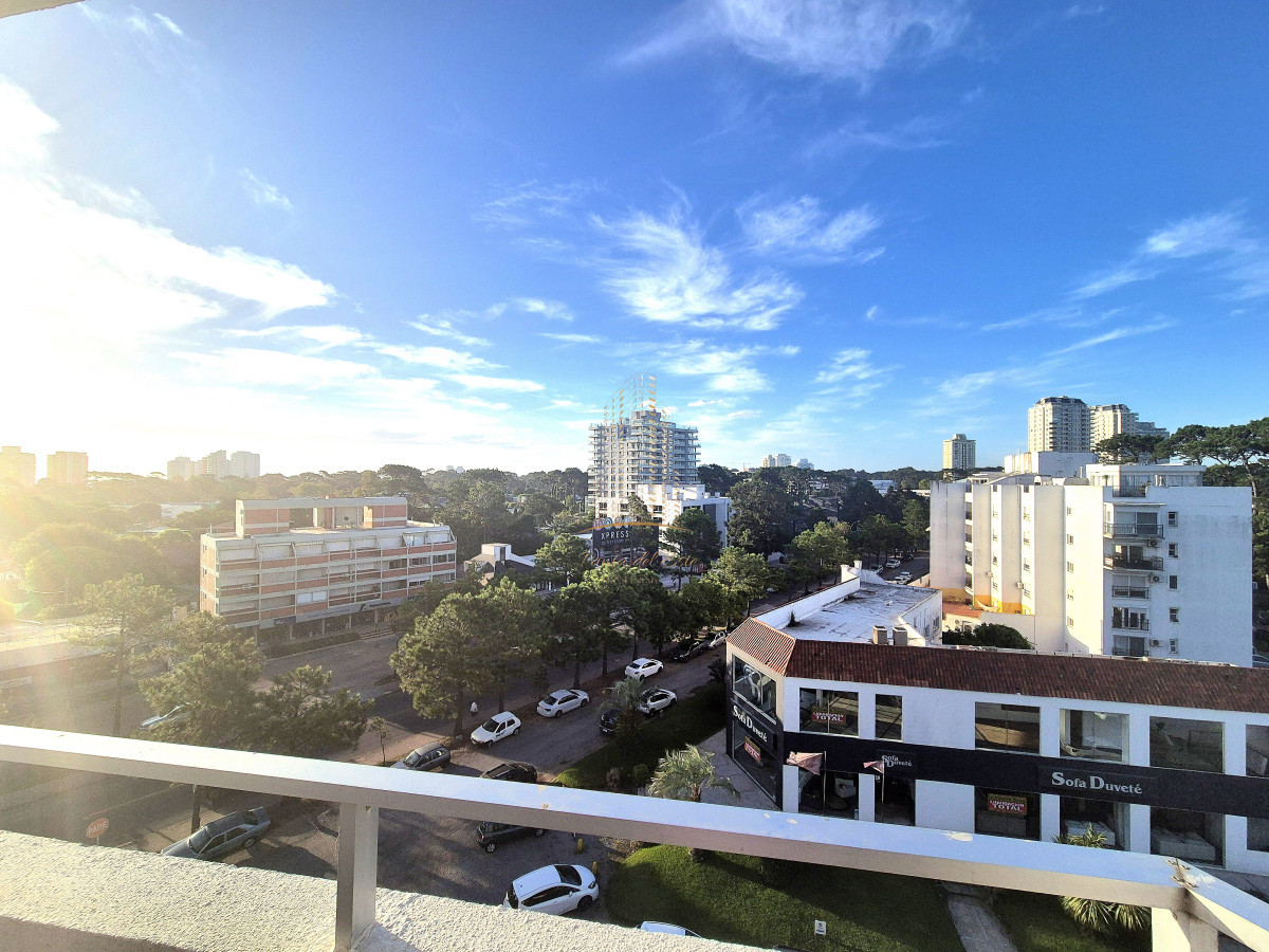 Apartamento ID.505 - Apartamento 2 dormitorios con garage y servicios Punta del Este