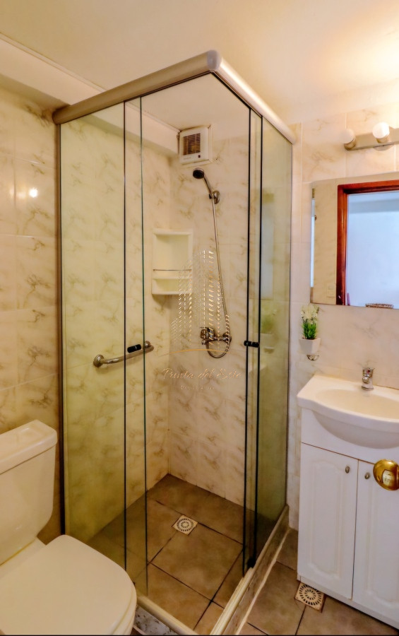 Apartamento ID.505 - Apartamento 2 dormitorios con garage y servicios Punta del Este
