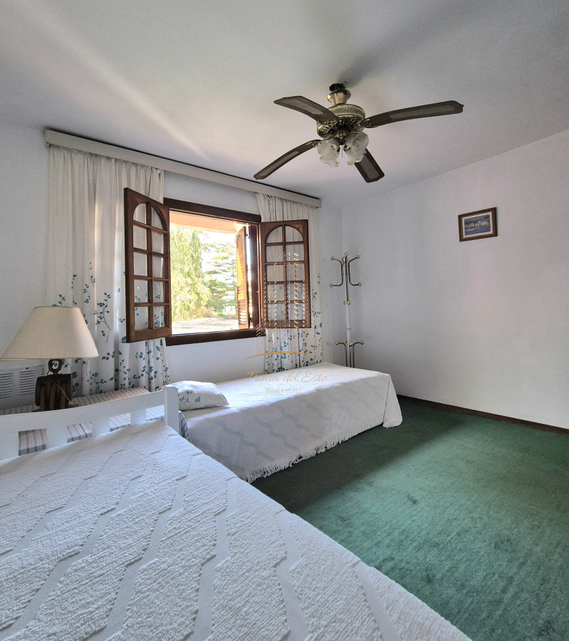 Apartamento ID.875 - Oportunidad venta casa 2 dormitorios Playa Mansa cochera y parrillero