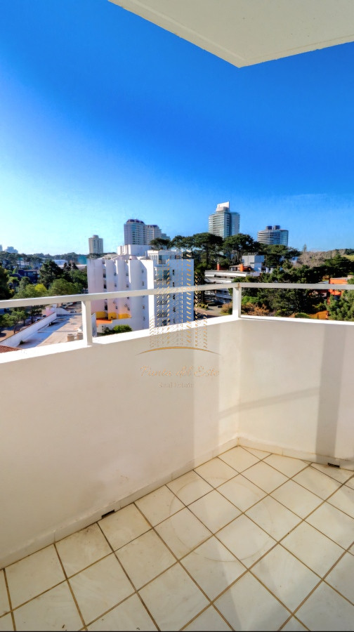 Apartamento ID.505 - Apartamento 2 dormitorios con garage y servicios Punta del Este