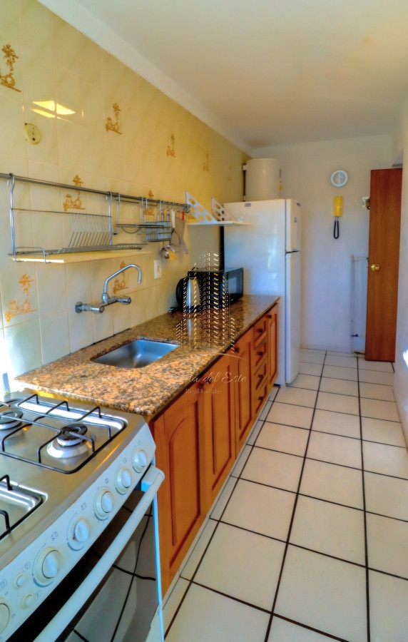 Apartamento ID.505 - Apartamento 2 dormitorios con garage y servicios Punta del Este