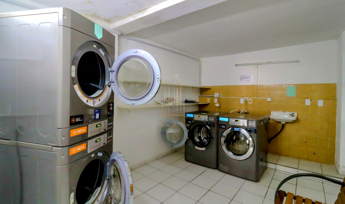 Apartamento ID.505 - Apartamento 2 dormitorios con garage y servicios Punta del Este