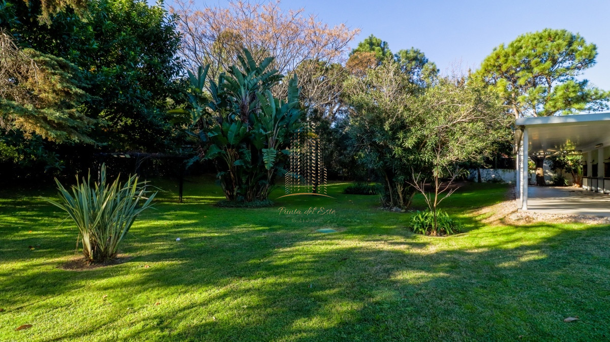 Apartamento ID.505 - Apartamento 2 dormitorios con garage y servicios Punta del Este