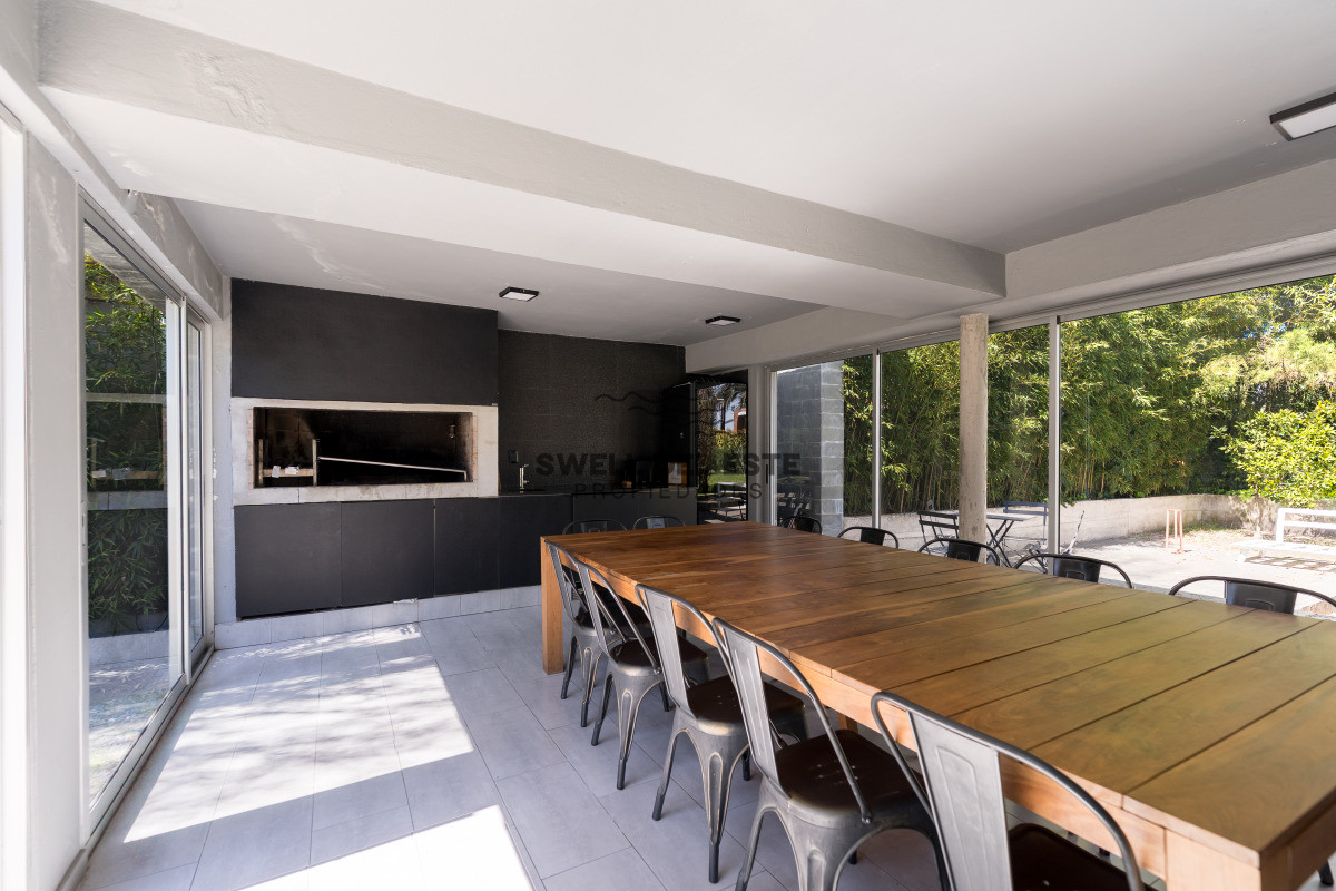 Apartamento ID.211 - Planta de Categoría apartamento 3 dormitorios moderno con parrillero en Playa Mansa Punta del Este