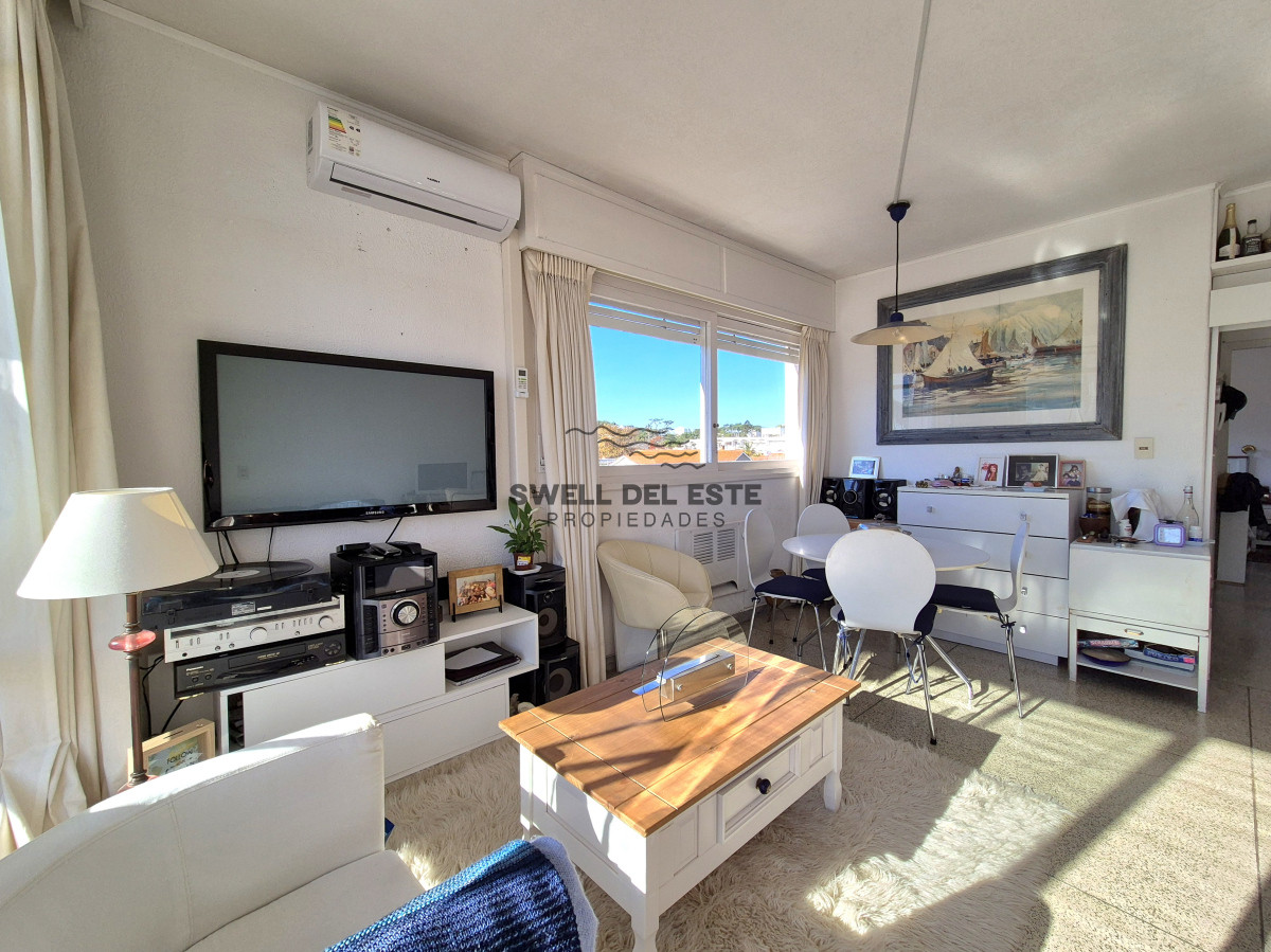 Apartamento ID.42 - Apartamento 1 dormitorio en venta con vista al Mar edificio primera línea Playa Mansa Punta del Este